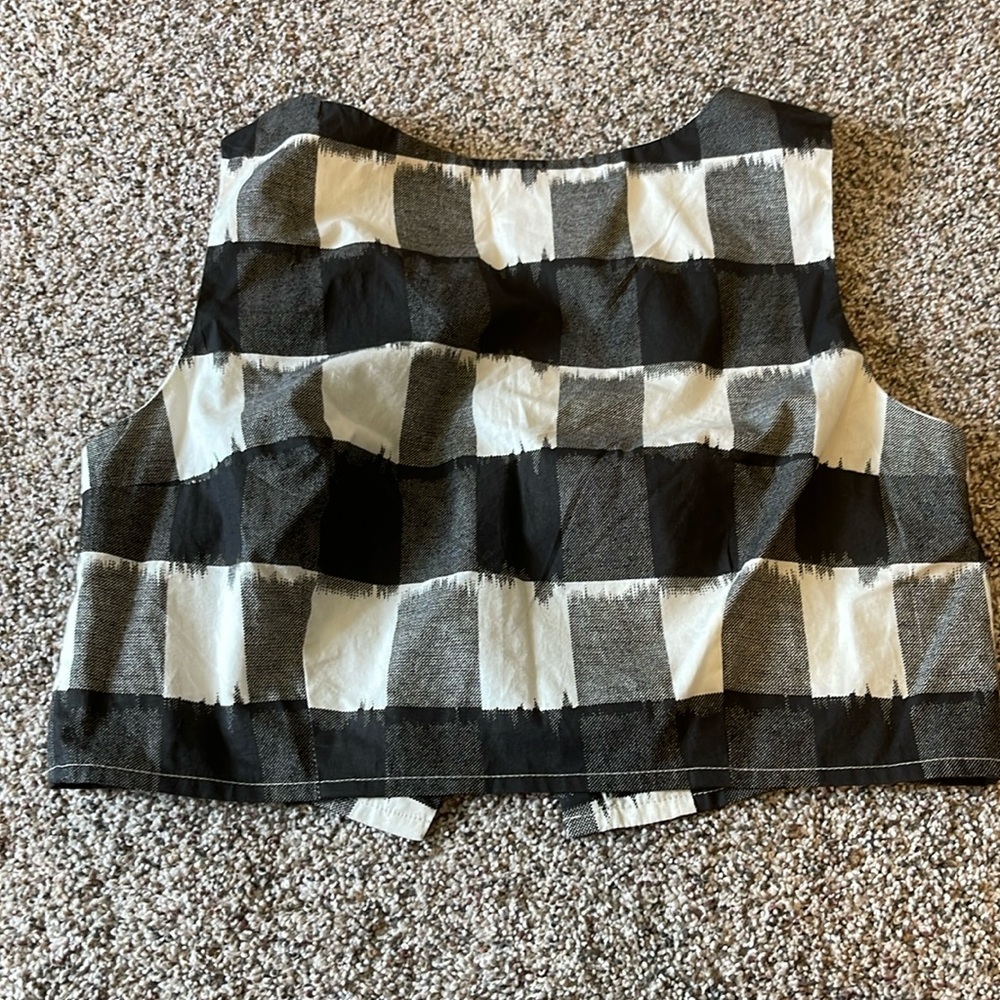 White and Black Ribbed Crop Top